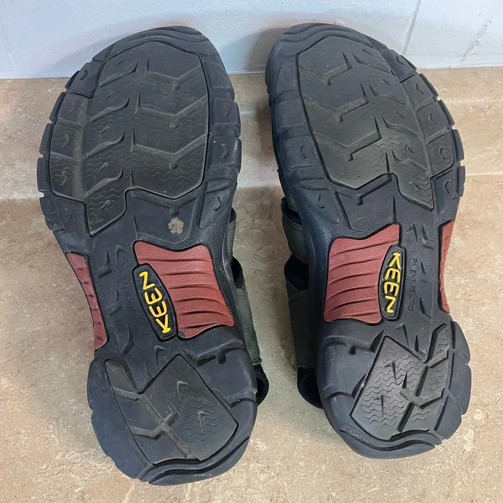 Keen Men's Closed-Toe Sport Sandals in Olive Green and Black